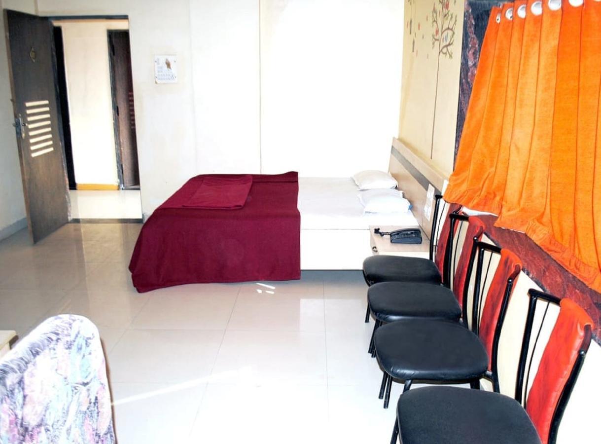 Hotel Kesari Nandan Lātūr Esterno foto