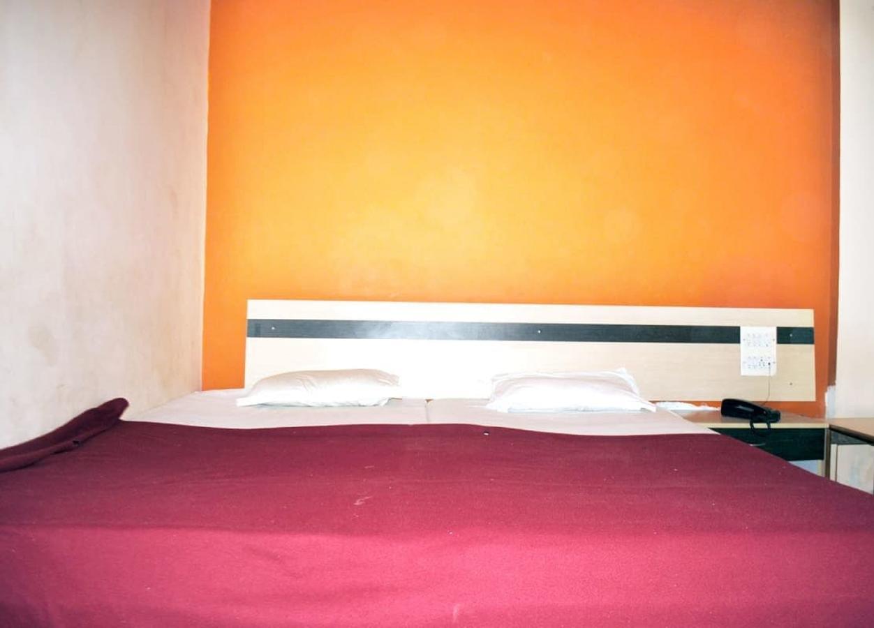 Hotel Kesari Nandan Lātūr Esterno foto